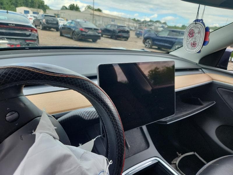 2025 TESLA MODEL Y 9