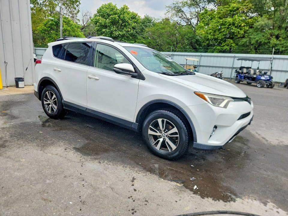 2017 TOYOTA RAV4 XLE 4