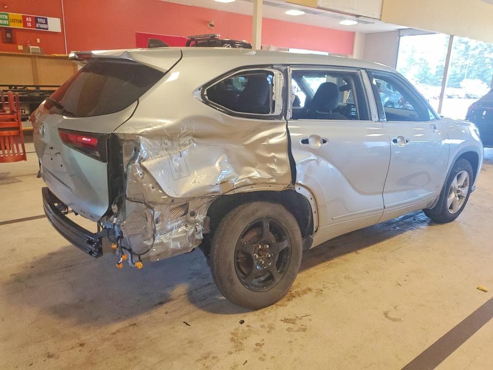 2022 TOYOTA HIGHLANDER LE 3