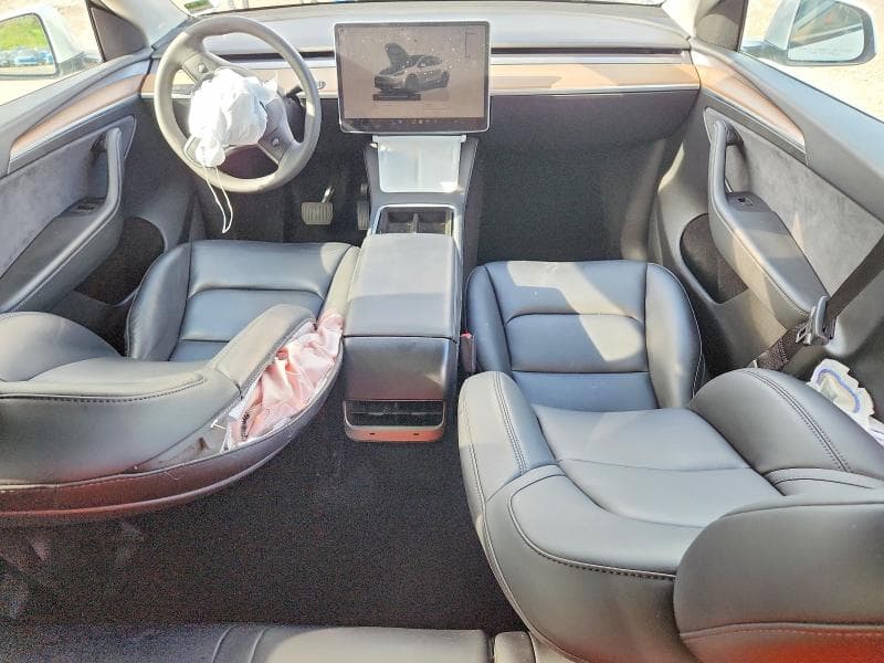 2024 TESLA MODEL Y 8