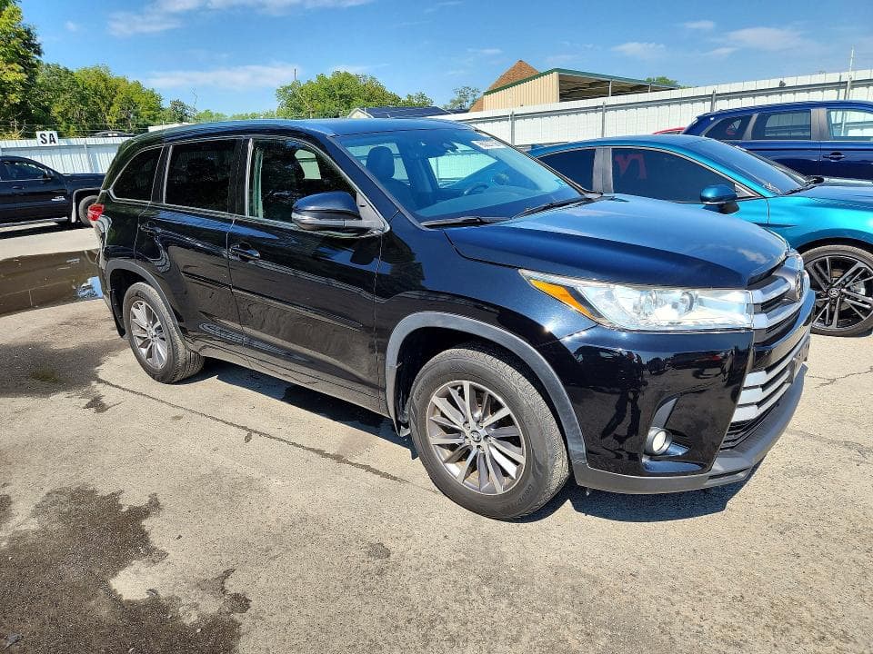2018 TOYOTA HIGHLANDER XLE 4