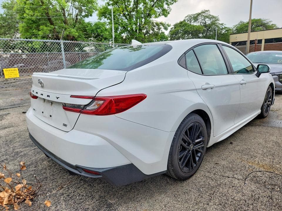 2025 TOYOTA CAMRY SE 3