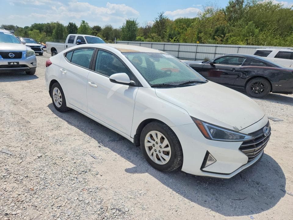 2019 HYUNDAI ELANTRA SE 4