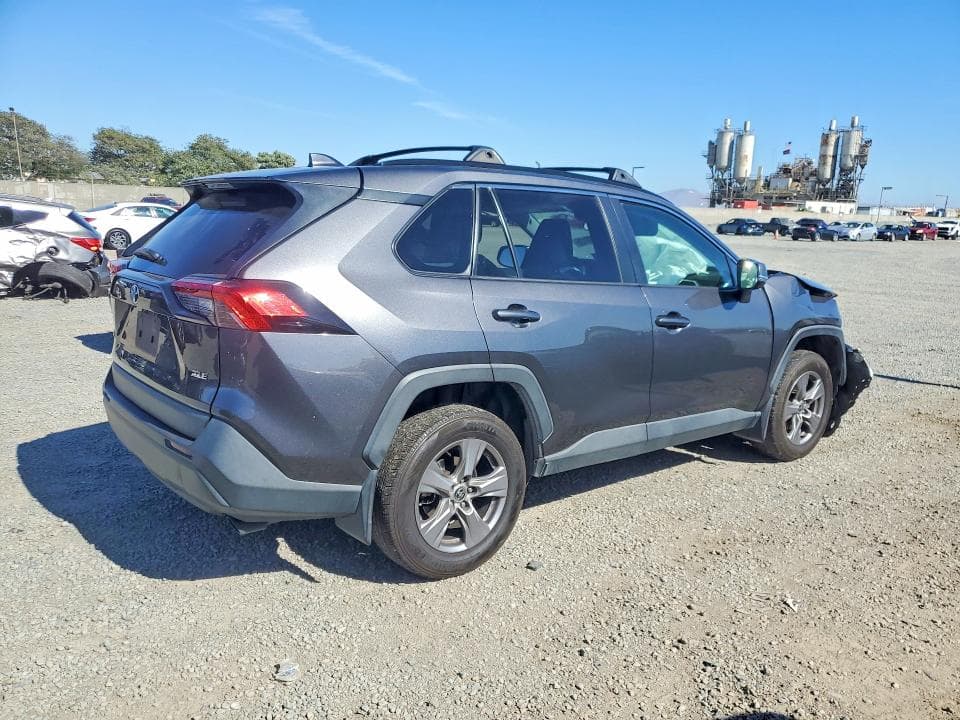 2022 TOYOTA RAV4 XLE 3