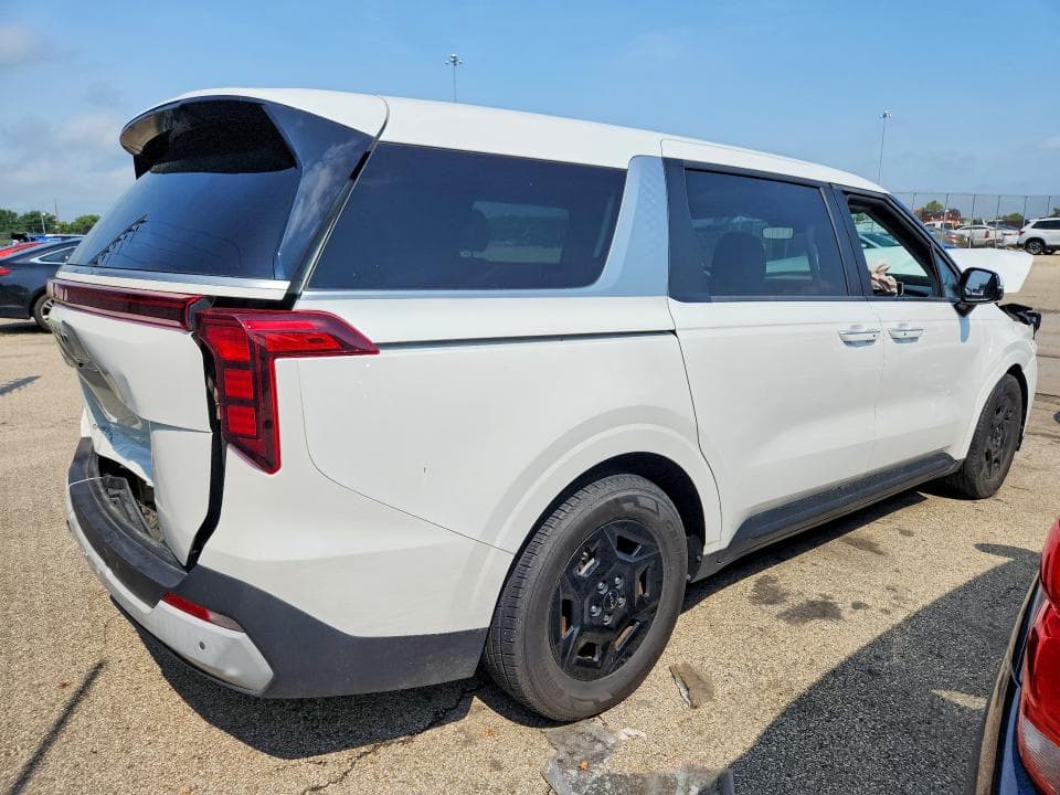 2025 KIA CARNIVAL LXS 3