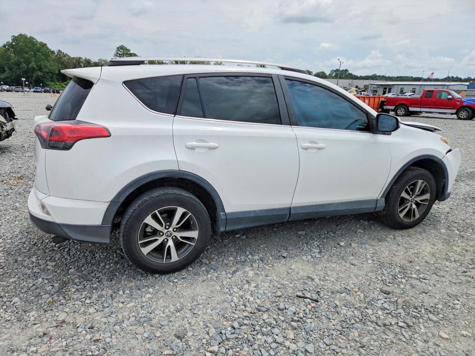 2018 TOYOTA RAV4 XLE 3