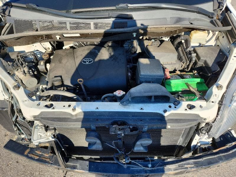 2017 TOYOTA SIENNA LE 12