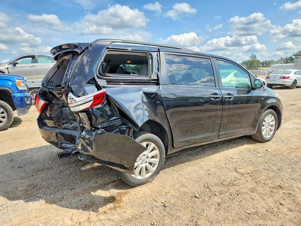 2017 TOYOTA SIENNA XLE 7-PASSENGER 3