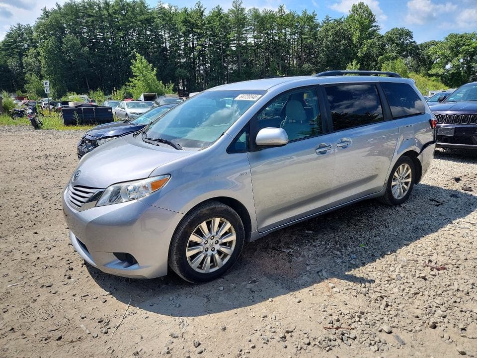2017 TOYOTA SIENNA LE - 1