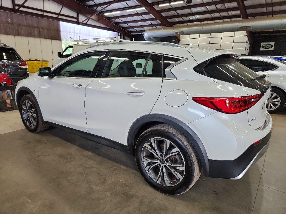 2017 INFINITI QX30 PREMIUM 2