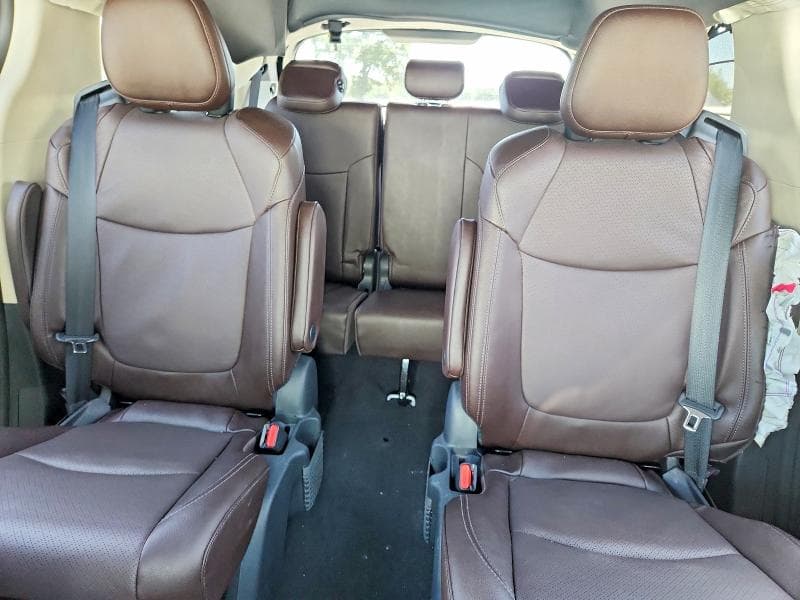 2023 TOYOTA SIENNA PLATINUM 7-PASSENGER 10