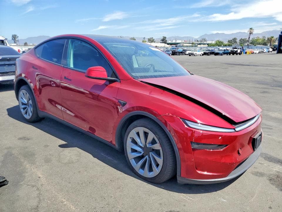 2026 TESLA MODEL Y 4