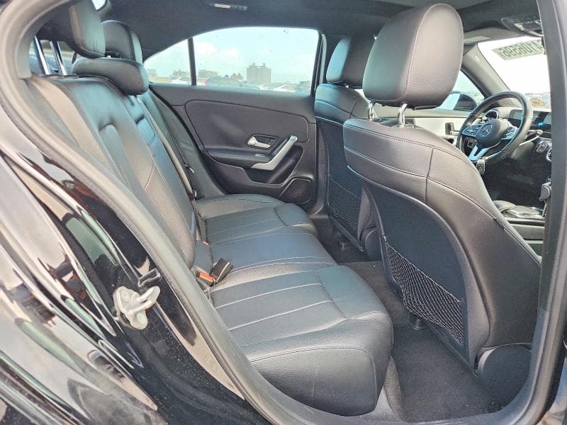 2019 MERCEDES-BENZ A 220 10