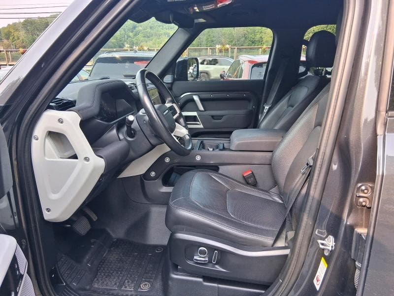 2023 LAND ROVER DEFENDER 130 X-DYNAMIC SE 8