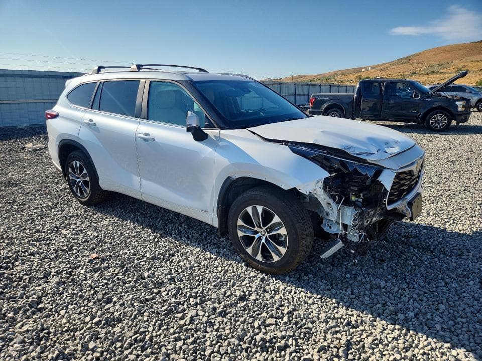 2025 TOYOTA HIGHLANDER HYBRID XLE 4