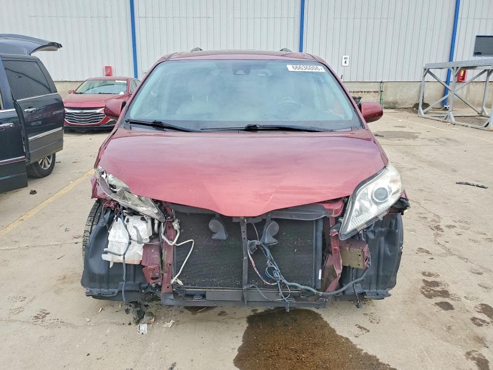 2018 TOYOTA SIENNA XLE PREMIUM 8-PASSENGER 5