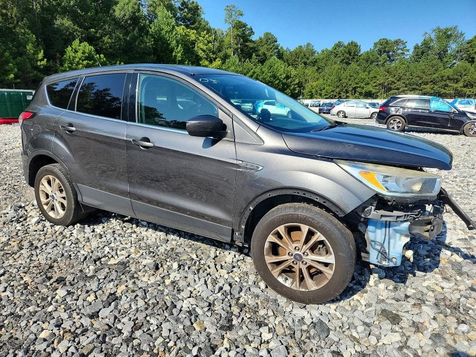 2017 FORD ESCAPE SE 4