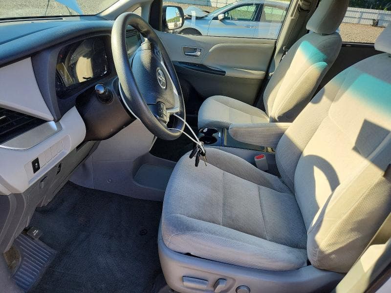 2017 TOYOTA SIENNA LE 7
