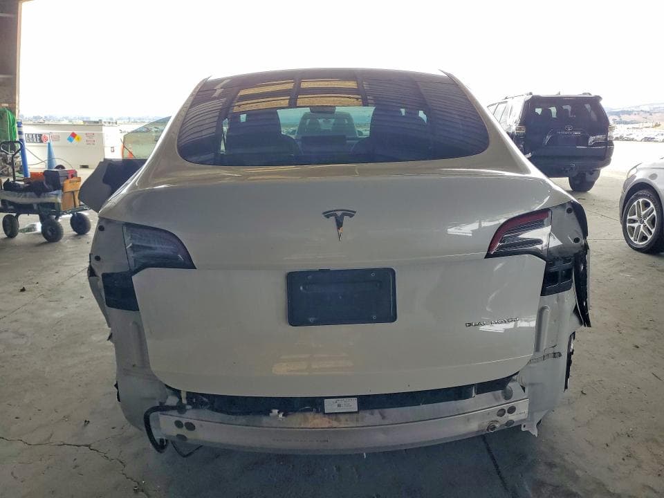 2024 TESLA MODEL Y 6