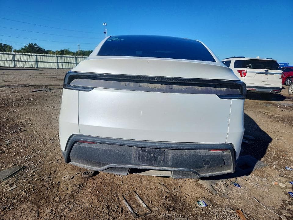2026 TESLA MODEL Y 6