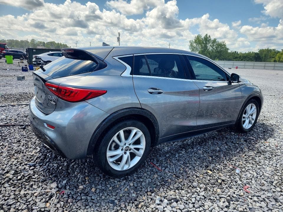 2017 INFINITI QX30 BASE 3