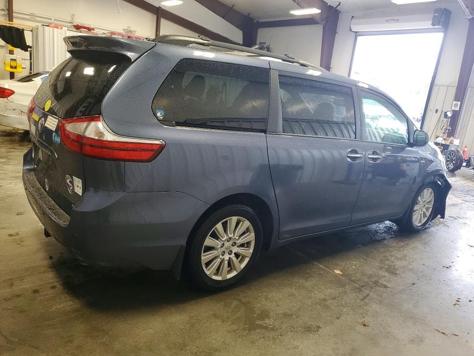 2017 TOYOTA SIENNA XLE 7-PASSENGER 3