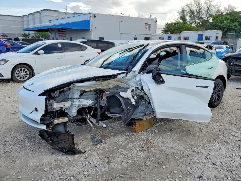 2026 TESLA MODEL 3 - 1