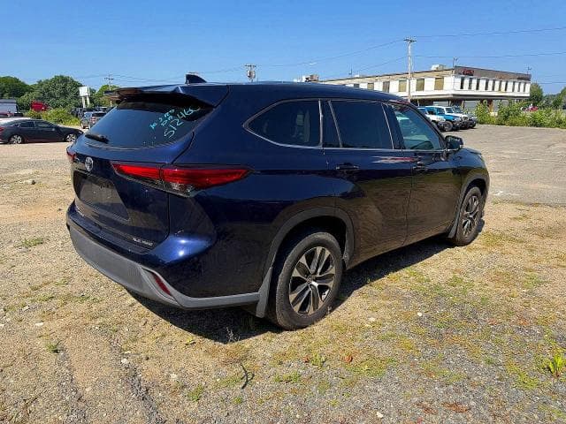 2020 TOYOTA HIGHLANDER XLE 4