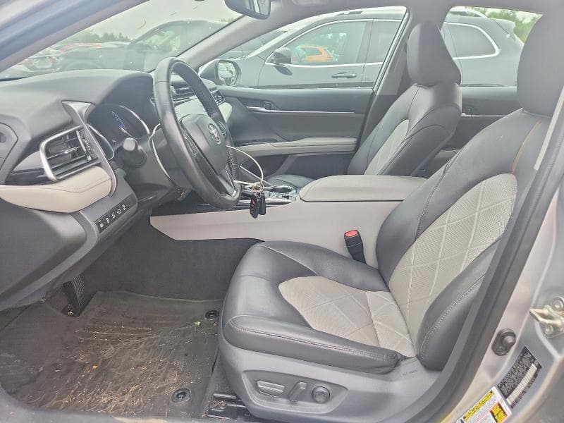 2019 TOYOTA CAMRY XLE 7