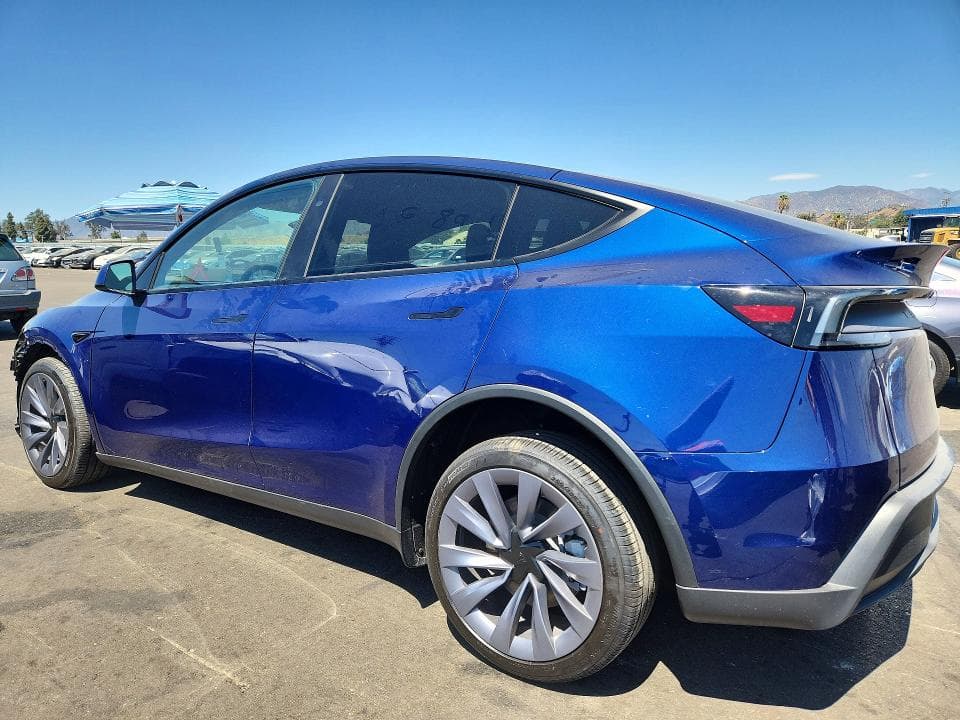 2026 TESLA MODEL Y 2