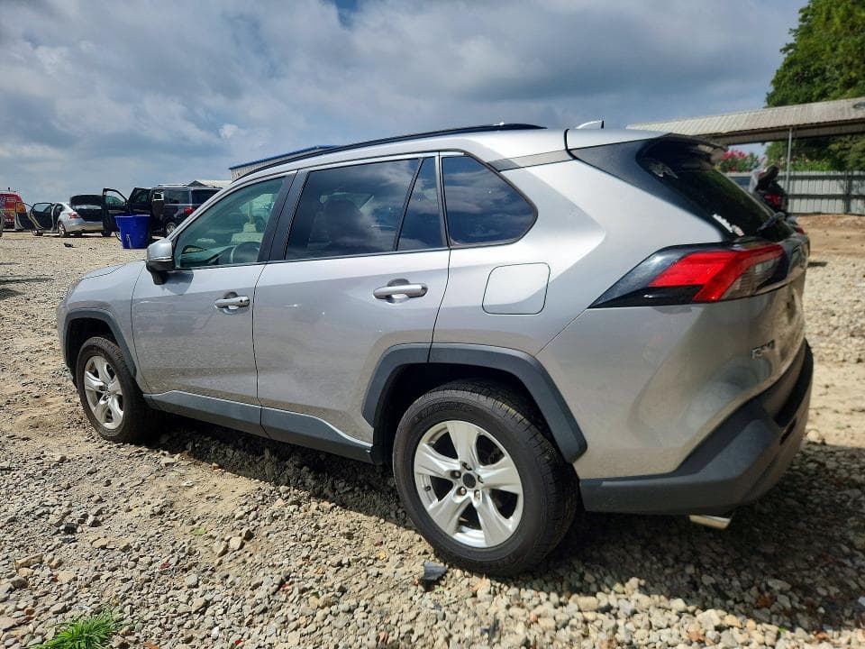 2020 TOYOTA RAV4 XLE 2