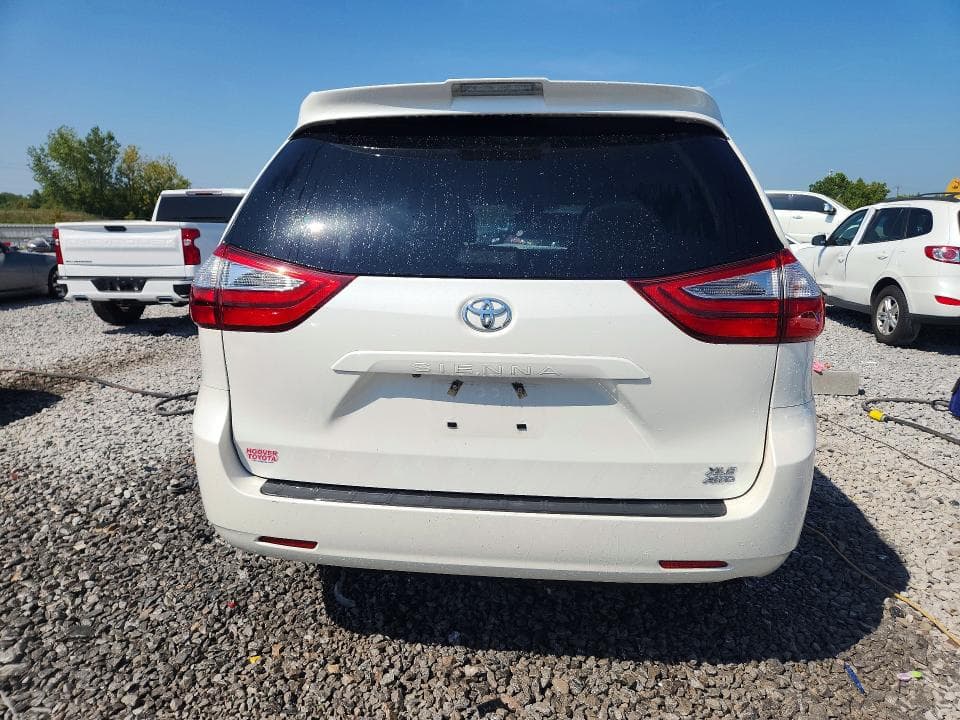 2018 TOYOTA SIENNA XLE 7-PASSENGER 6
