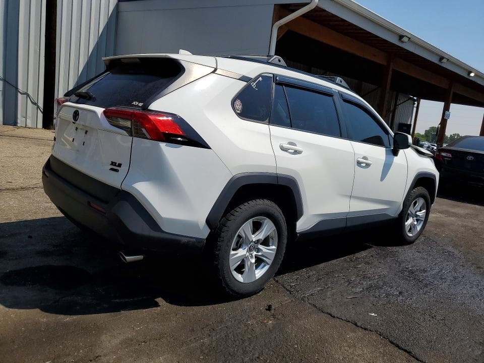 2019 TOYOTA RAV4 XLE 3