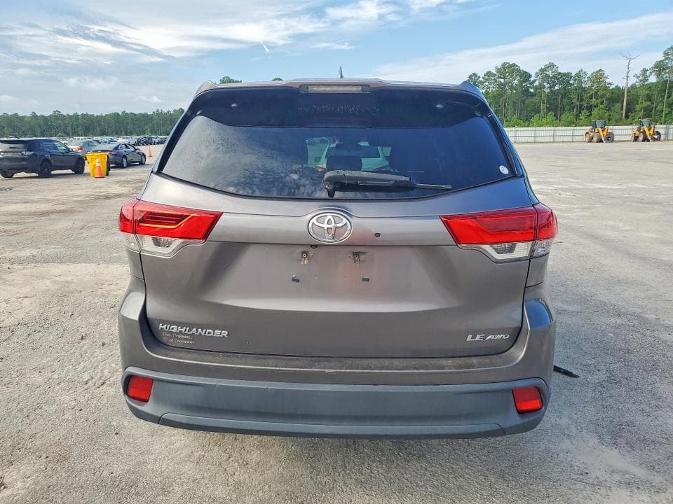 2017 TOYOTA HIGHLANDER LE PLUS 6