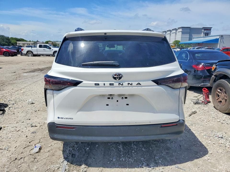 2026 TOYOTA SIENNA LE 6