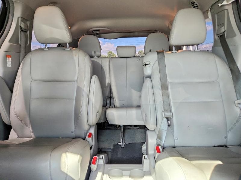 2019 TOYOTA SIENNA XLE 8-PASSENGER 10