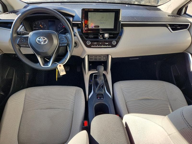 2024 TOYOTA COROLLA CROSS LE 8
