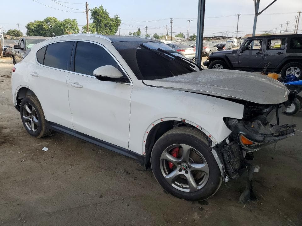 2019 ALFA ROMEO STELVIO 4
