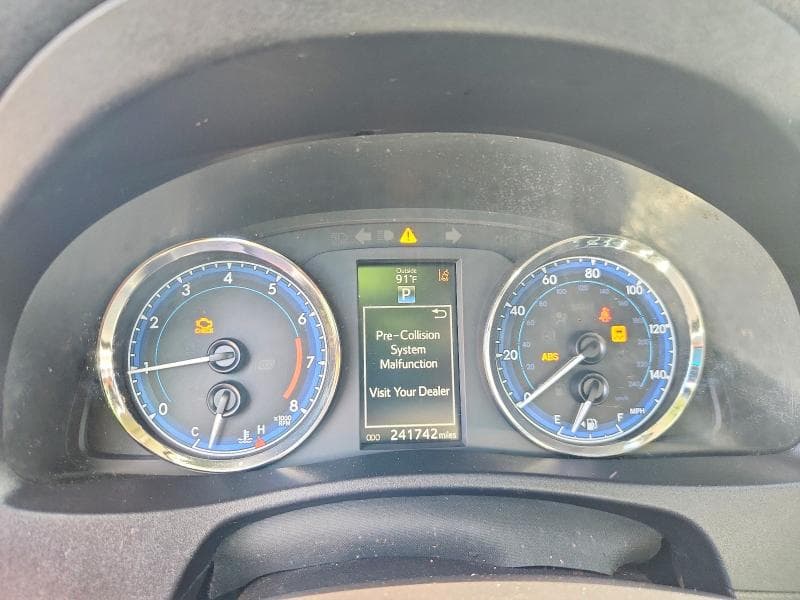 2018 TOYOTA COROLLA SE 9