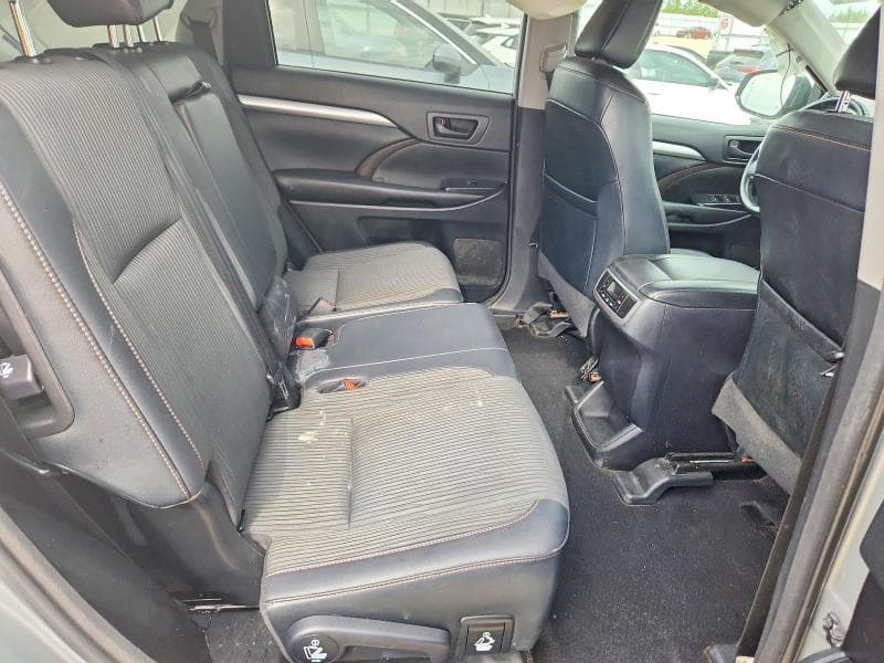 2018 TOYOTA HIGHLANDER LE 11