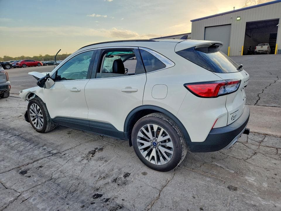 2022 FORD ESCAPE TITANIUM 2