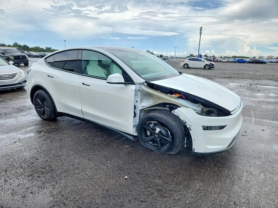 2026 TESLA MODEL Y 4