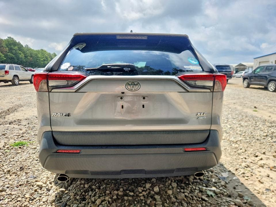2020 TOYOTA RAV4 XLE 6