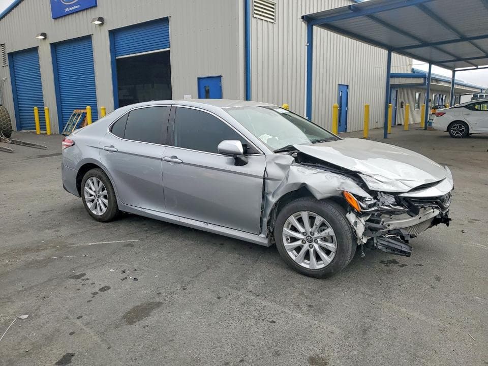 2020 TOYOTA CAMRY LE 4
