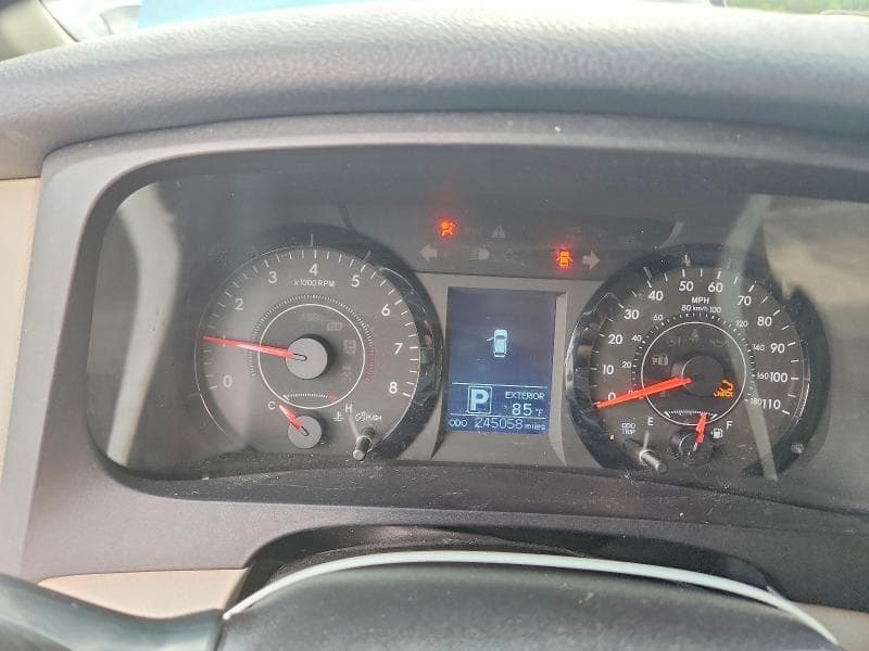 2017 TOYOTA SIENNA LE 9