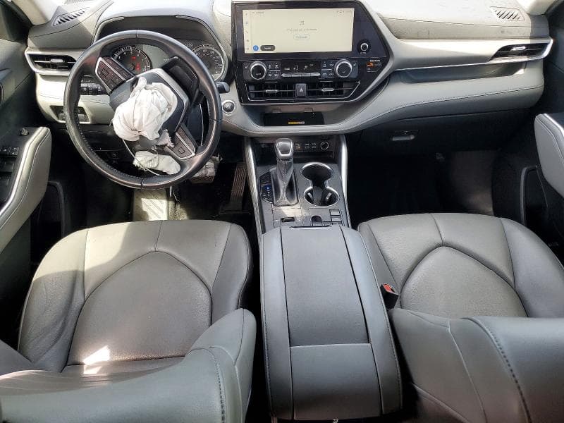 2023 TOYOTA HIGHLANDER XLE 8