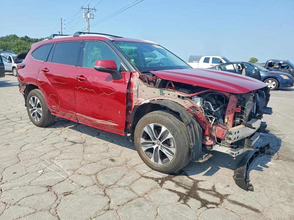 2022 TOYOTA HIGHLANDER XLE 4
