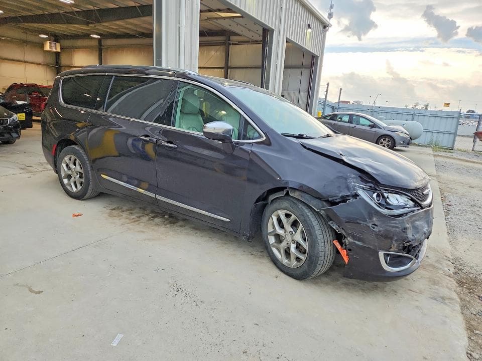 2019 CHRYSLER PACIFICA LIMITED 4