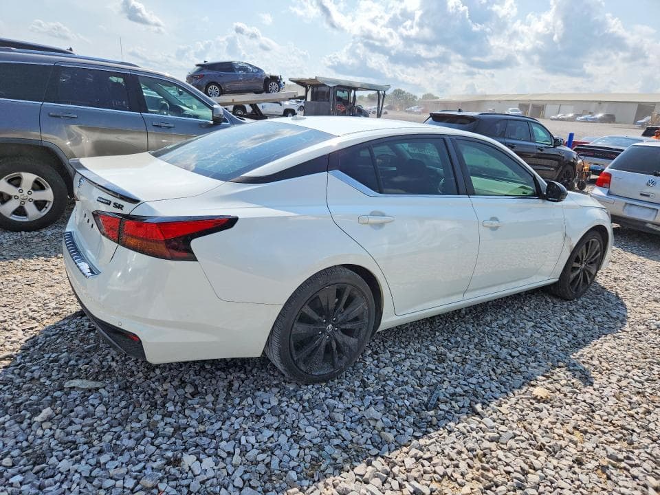 2022 NISSAN ALTIMA SR 3
