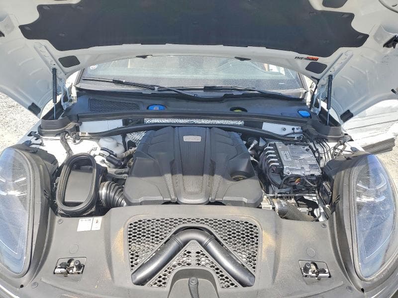 2025 PORSCHE MACAN S 11
